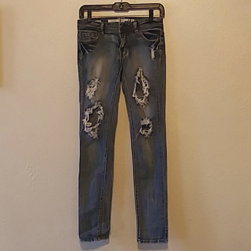 Mossimo supply destroyed low rise skinnys sz 3